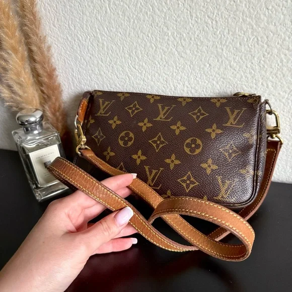 🌼AUTHENTIC Louis Vuitton Pochette with ORIGINAL LV strap🌼 - Picture 11 of 15